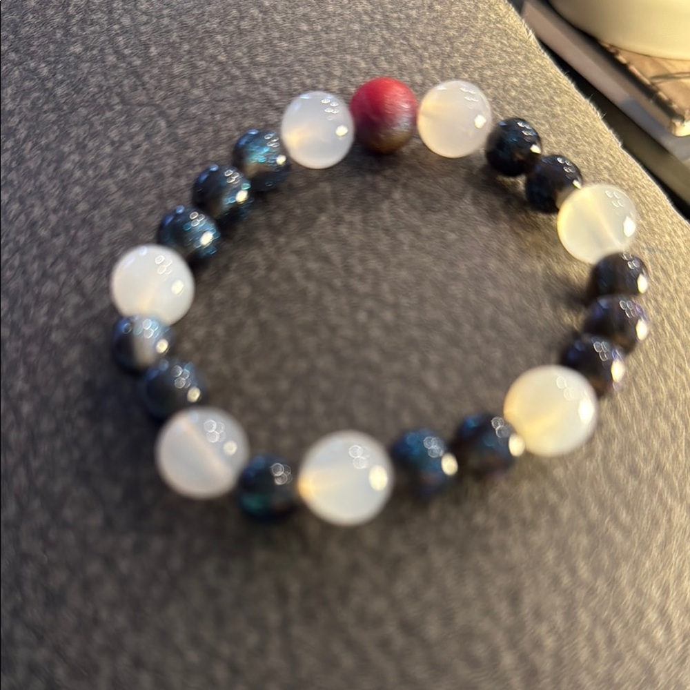 Elegant dyed agate and moonstone Beaded Bracelet